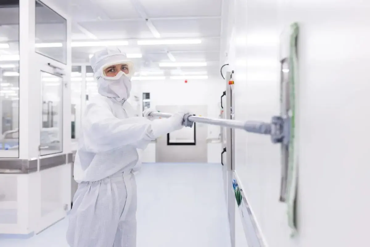 Chemie- und Reinraumreinigung